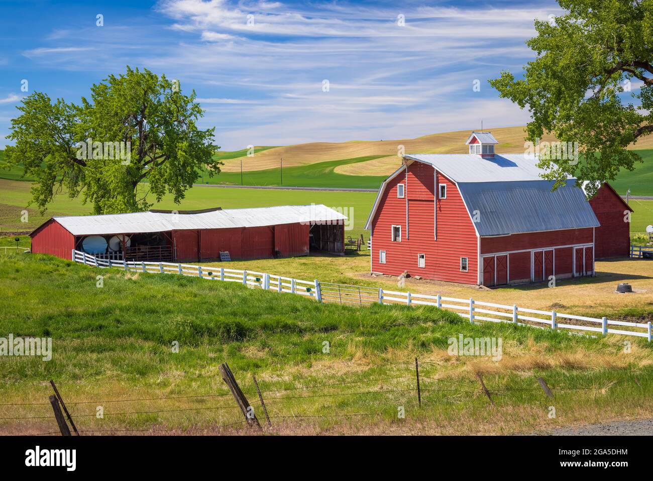 Los edificios de la granja en el área agrícola de Palouse en el estado