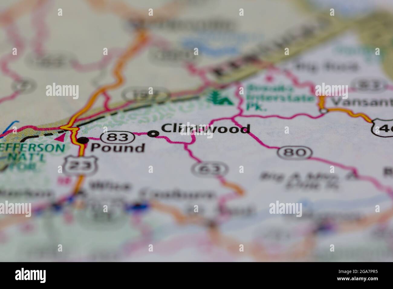 Clintwood Virginia aparece en un mapa de carreteras o en un mapa