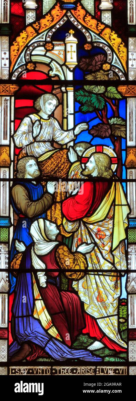 Los milagros de Jesús, también te digo Levántate, vidriera, por Heaton Butler & Bayne, 1878 Swaffham, Norfolk, Inglaterra, Reino Unido. Foto de stock