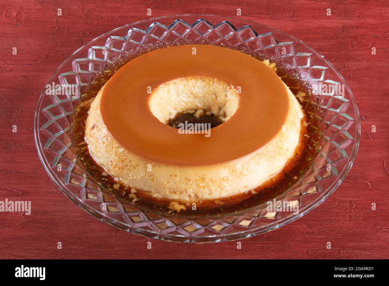 Deliciosos budín de leche condensada. Postre brasileño Fotografía de stock  - Alamy