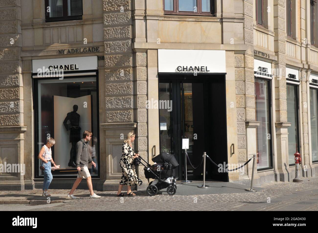 Copenhague, Dinamarca., 30 de julio de 2021, tienda de lujo Chanel en la  capital danesa Copenhague, Dinamarca. (Foto..Francis Joseph Dean/Dean  Pictures Fotografía de stock - Alamy