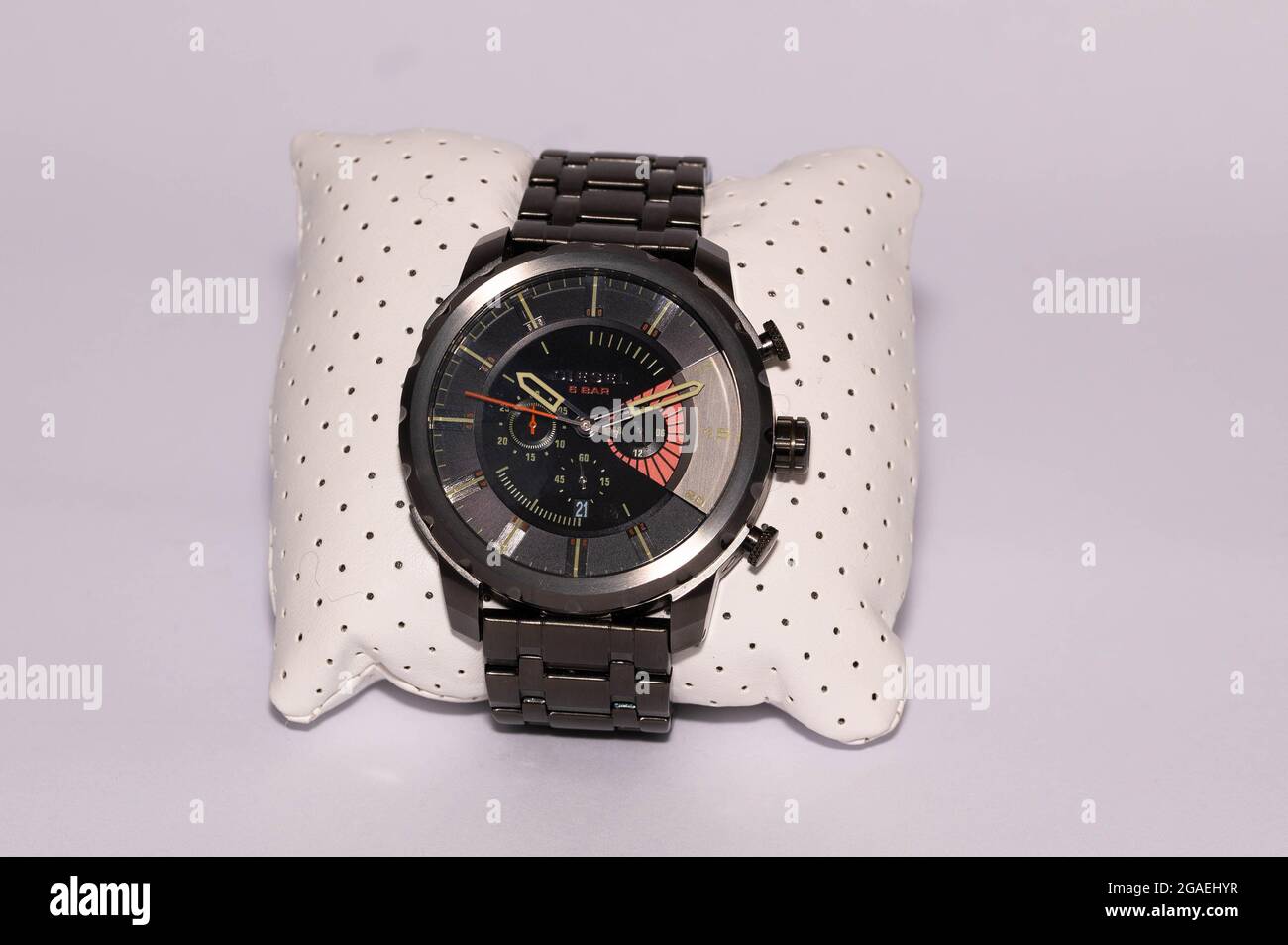 Reloj diesel fotografías e imágenes de alta resolución - Alamy