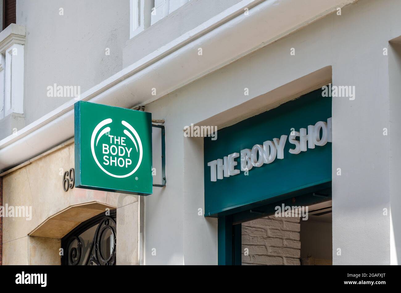 MADRID, ESPAÑA - 23 DE JULIO de 2021: Fachada de la tienda Body Shop de  Madrid, una empresa británica de cosméticos y perfumes fundada en 1976  Fotografía de stock - Alamy