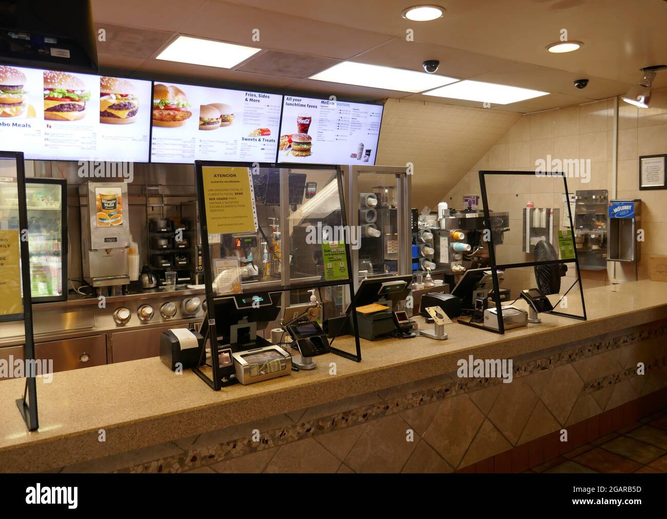 Los Ángeles, California, EE.UU. 31st de julio de 2021 Una visión general de  las barreras de McDonalds en el registro el 31 de julio de 2021 en Los  Ángeles, California, EE.UU. Foto