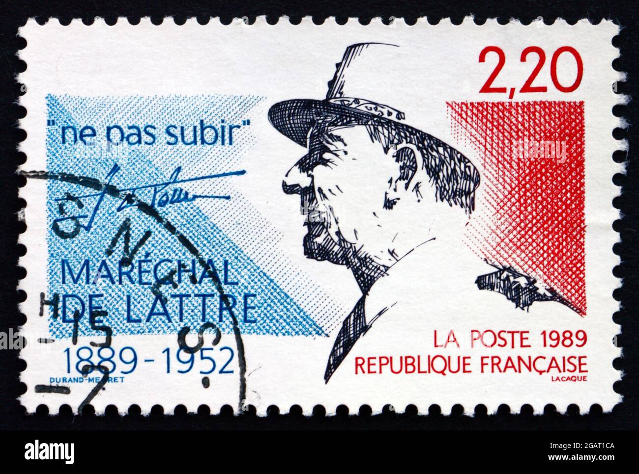 FRANCIA - CIRCA 1989: Un sello impreso en Francia muestra al Mariscal Jean  de Lattre de Tassigny, Héroe Militar Francés de la Segunda Guerra Mundial,  alrededor de 1989 Fotografía de stock - Alamy