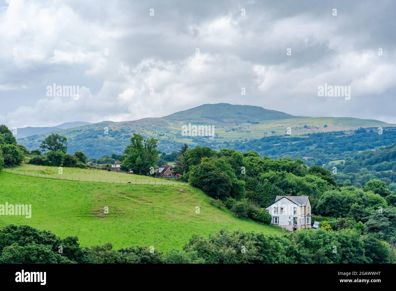 Vista del campo en los alrededores de Conwy en el noroeste de Gales Foto de stock
