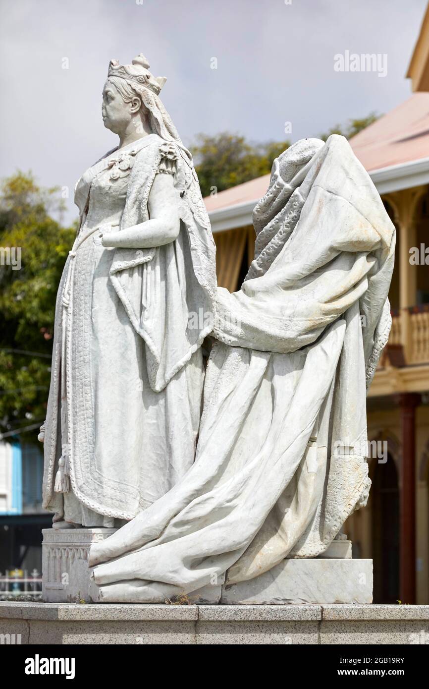 Estatuto de la Reina Victoria Monumento frente a la Corte Suprema en Georgetown Guyana América del Sur Foto de stock