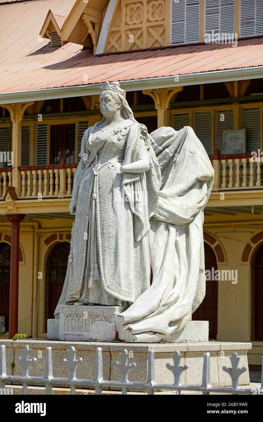 Estatuto de la Reina Victoria Monumento frente a la Corte Suprema en Georgetown Guyana América del Sur Foto de stock