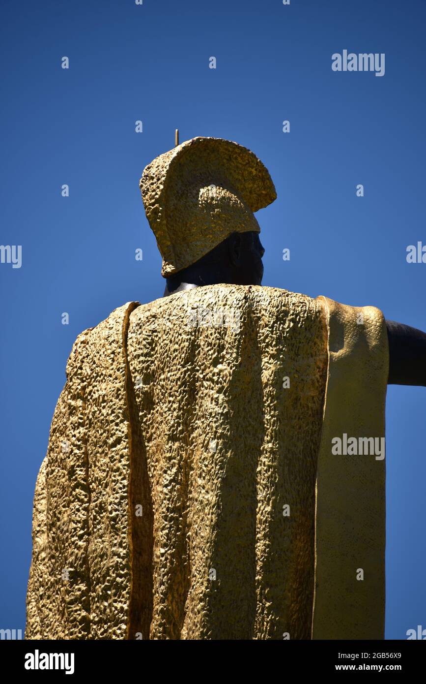 Oahu, Hola. EE.UU. 6/3/2021. Rey Kamehameha I (julio 1782-mayo 1819) Islas Hawaianas Unificadas alrededor de 1810. Escultor: Gould. bronce de 18 pies. Monumento estatal Foto de stock