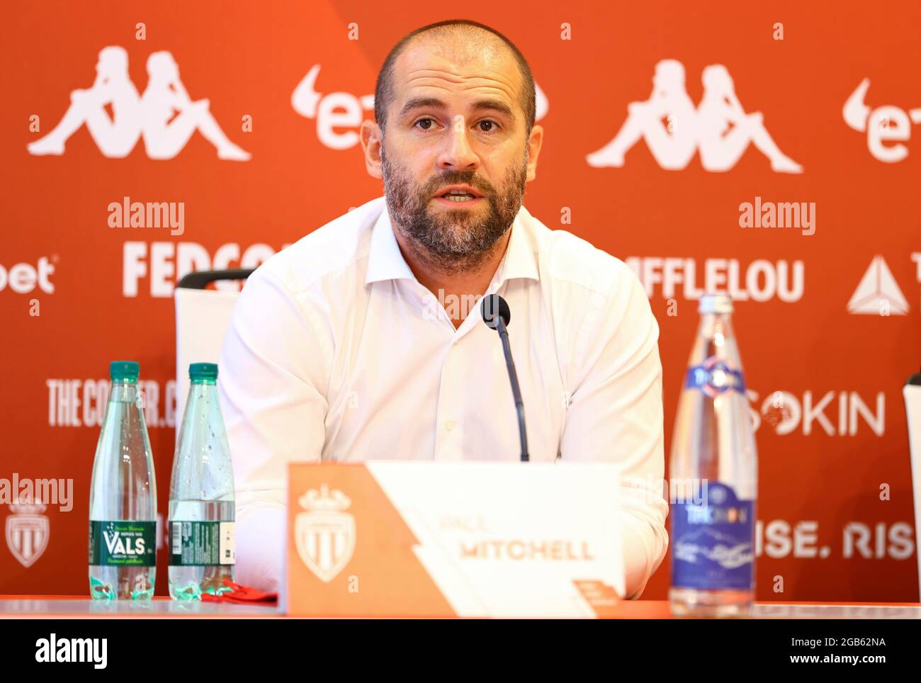 La Turbie, Francia - 02 de agosto de 2021: COMO temporada 2021-22 de Mónaco, Conferencia de prensa con Paul Mitchell, Director Deportivo Foto de stock