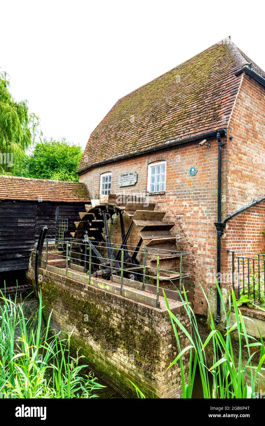 Exterior de Cobham Mill en el río Mole en Cobham, Surrey, Reino Unido Foto de stock