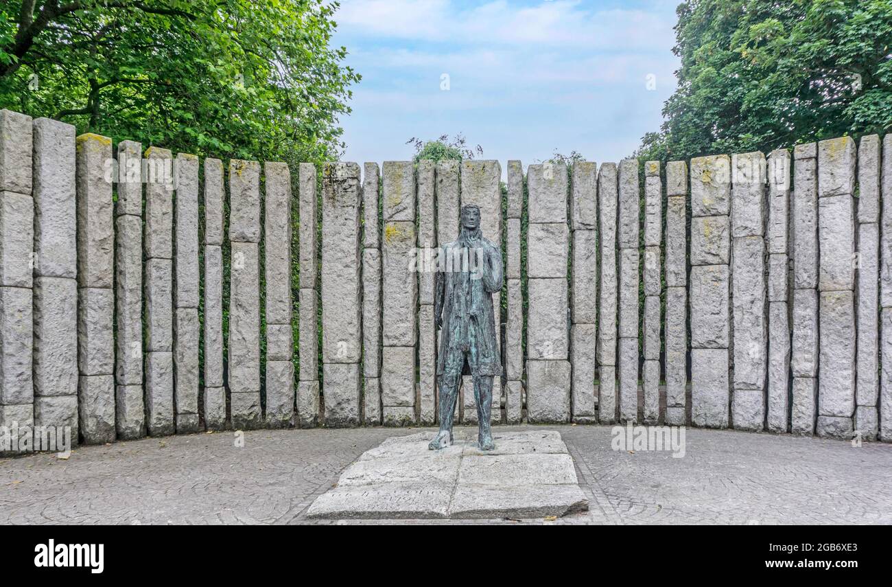 Una estatua de Wolfe Tone, republicano y revolucionario irlandés, del escultor Edward Delaney, en St Stephens Green, Dublín, Irlanda. Foto de stock