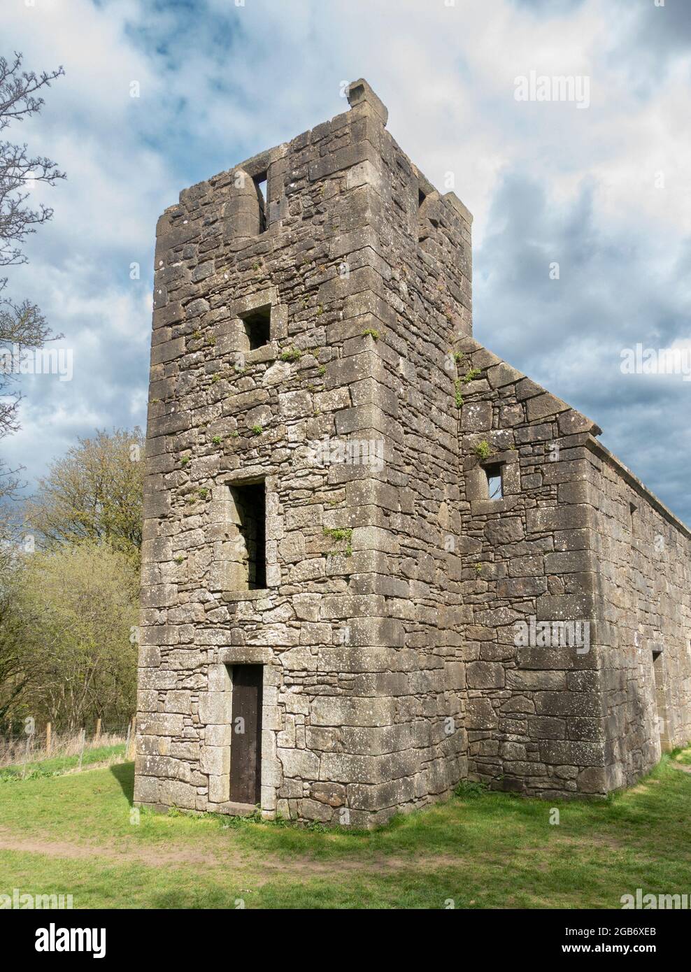 Las ruinas de la Colegiata del Castillo Semple, cerca de Lochwinnoch, Renfrewshire, Escocia. Fue fundada en 1504 por Juan, Señor Sempill. Foto de stock