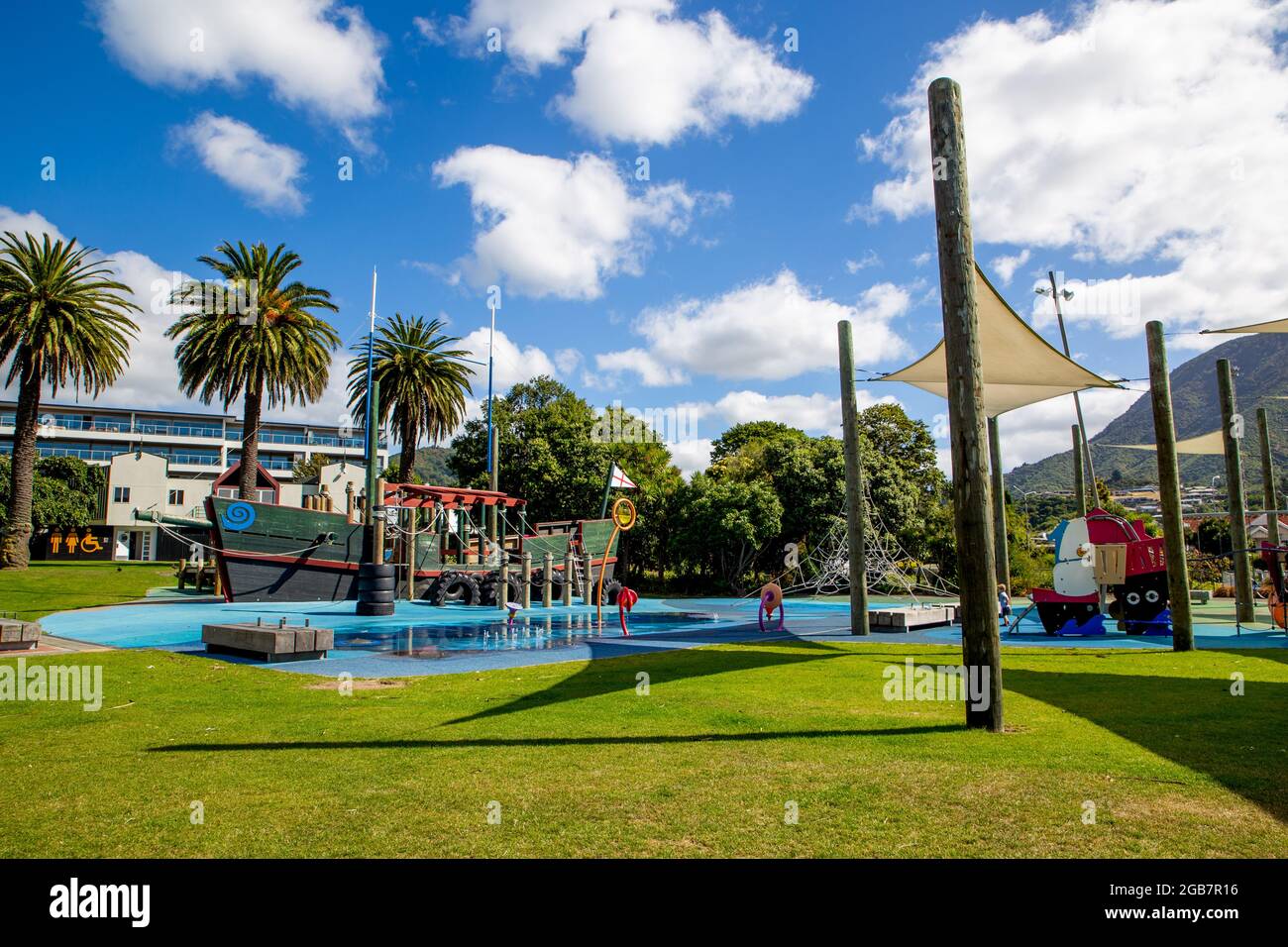 Picton, Marlborough, Nueva Zelanda, febrero de 17 2021: A lo largo de la costa de Picton, hay un fabuloso parque infantil para que los niños jueguen Foto de stock