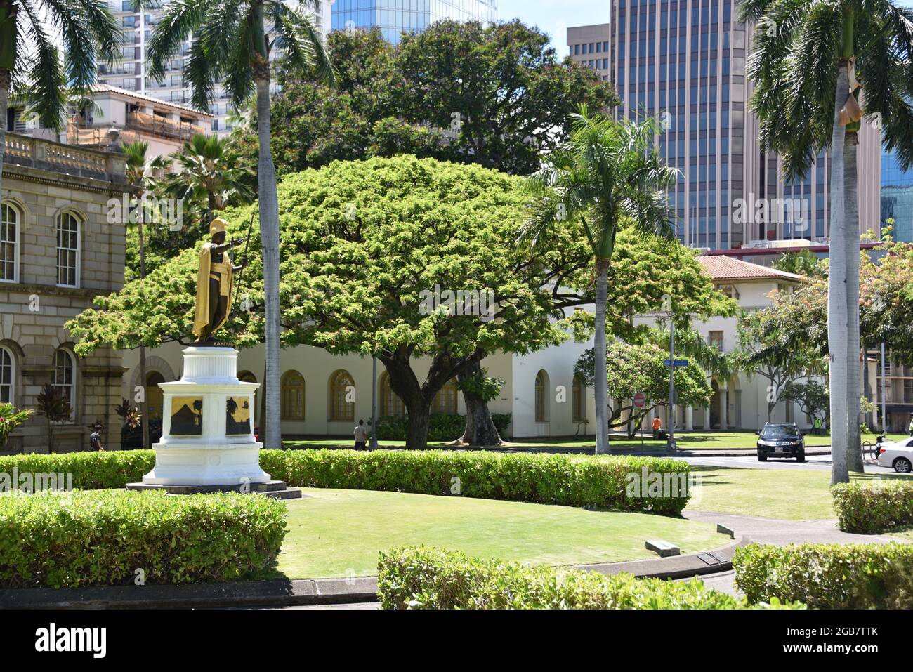 Oahu, Hola. EE.UU. 6/3/2021. Rey Kamehameha I (julio 1782-mayo 1819) Islas Hawaianas Unificadas alrededor de 1810. Escultor: Gould. bronce de 18 pies. Monumento estatal Foto de stock