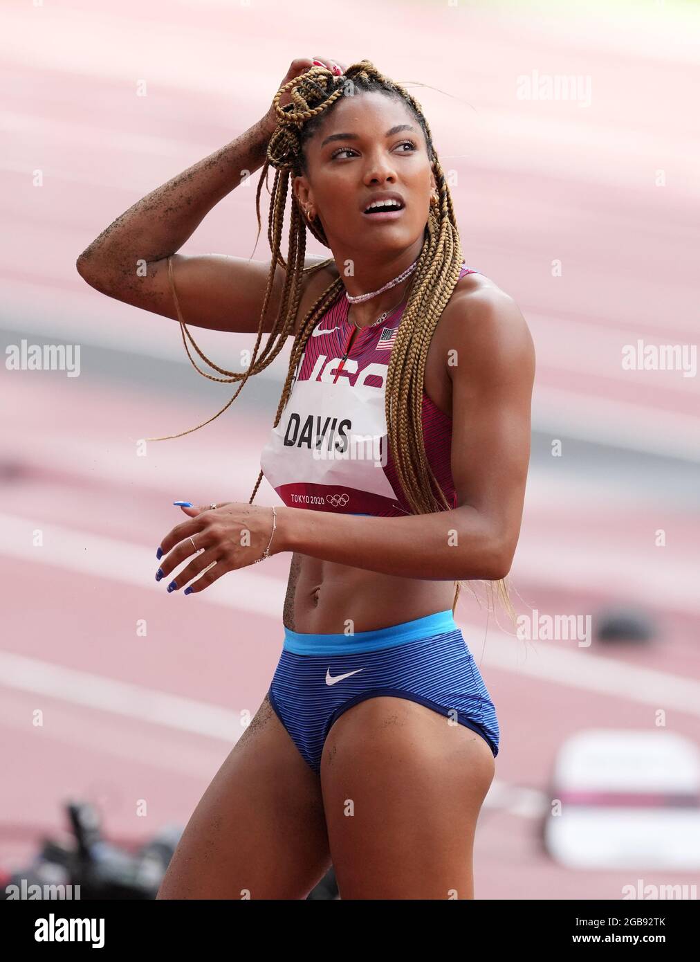 La estadounidense Tara Davis durante la final del salto largo de las