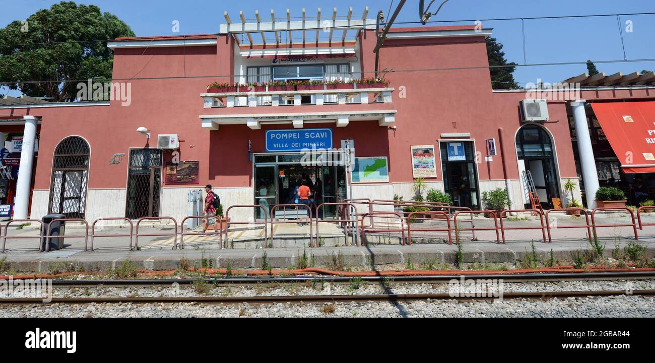 Estación de tren Pompei Scavi en Campania, Italia. Foto de stock