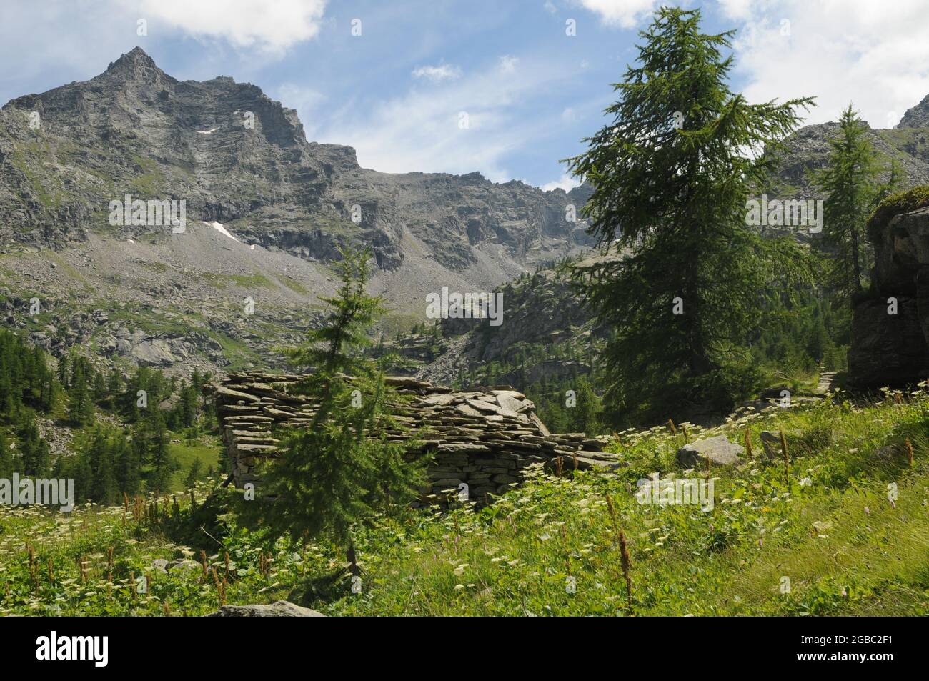 Lago di Dres en Valle Orco nel Parco Nazionale del gran Paradiso en Piemonte Foto de stock