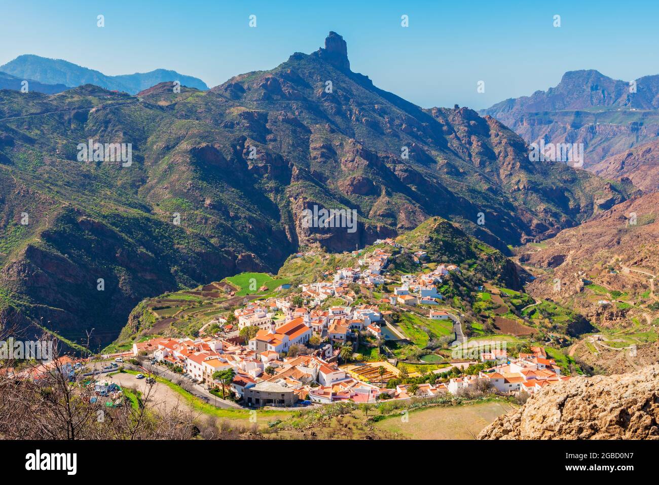 Vista de gran angular sobre el pueblo de Tejeda, Islas Canarias, Gran Canaria, España Foto de stock
