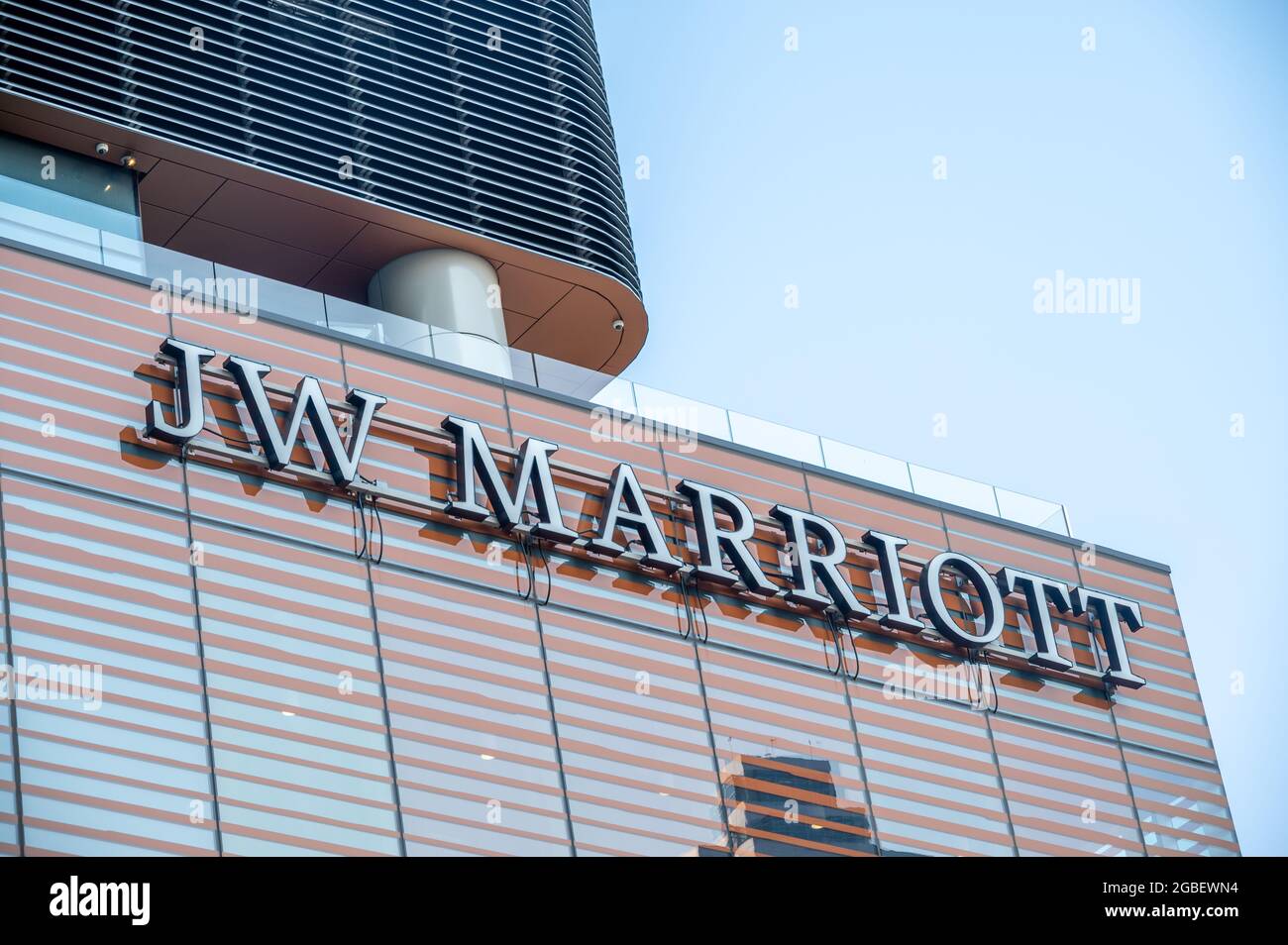 Edmonton, Alberta - 30 de julio de 2021: Señal para el nuevo hotel JW Marriott edmonton's Ice District. Foto de stock