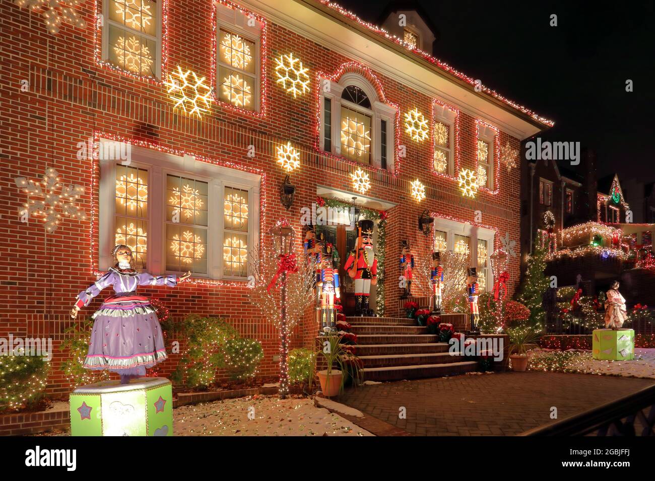 Casas decoradas para navidad fotografías e imágenes de alta resolución -  Página 2 - Alamy