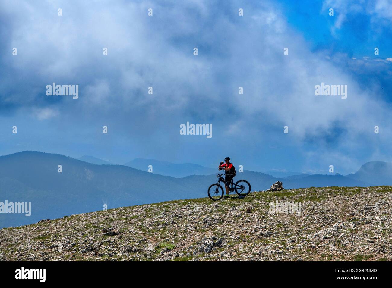 Bicicletas de descenso fotografías e imágenes de alta resolución - Alamy