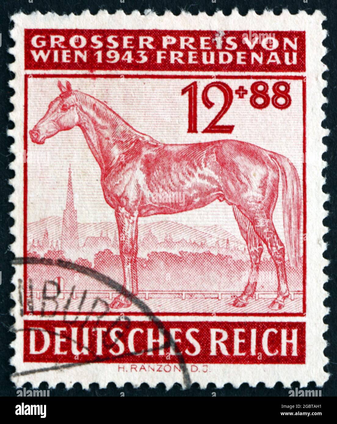 ALEMANIA - ALREDEDOR de 1943: Un sello impreso en Alemania muestra Race Horse, Gran Premio del Freudenau, la pista de carreras de Viena, alrededor de 1943 Foto de stock