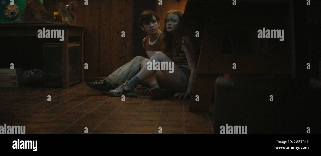 Ted Sutherland, Sadie Sink, 'Fear Street Parte 2: 1978' (2021) Crédito:  Netflix / The Hollywood Archive Fotografía de stock - Alamy