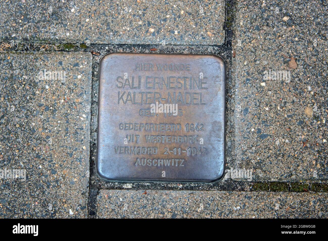 Stolperstein Memorial Stone de Sali Ernestine Kalter-Nadel en Amsterdam Holanda 5-8-2021 Foto de stock