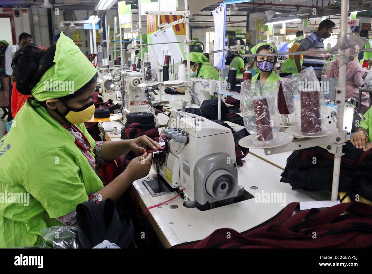Dhaka Bangladesh. 04th de agosto de 2021. Una mujer usa m scara