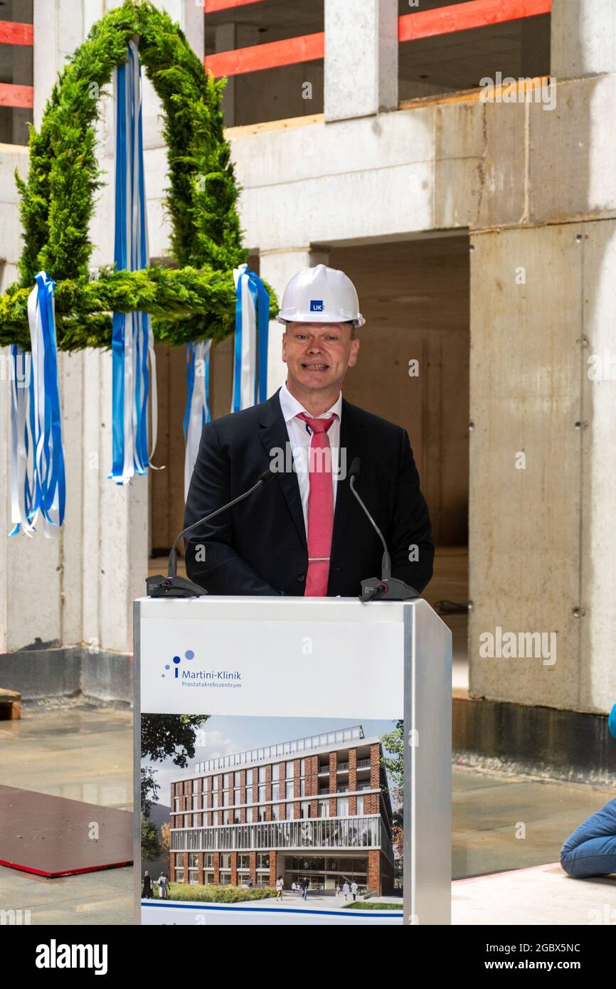 Dr. Detlef Loppow, Geschäftsführer MartiniKlinik beim Richtfest der