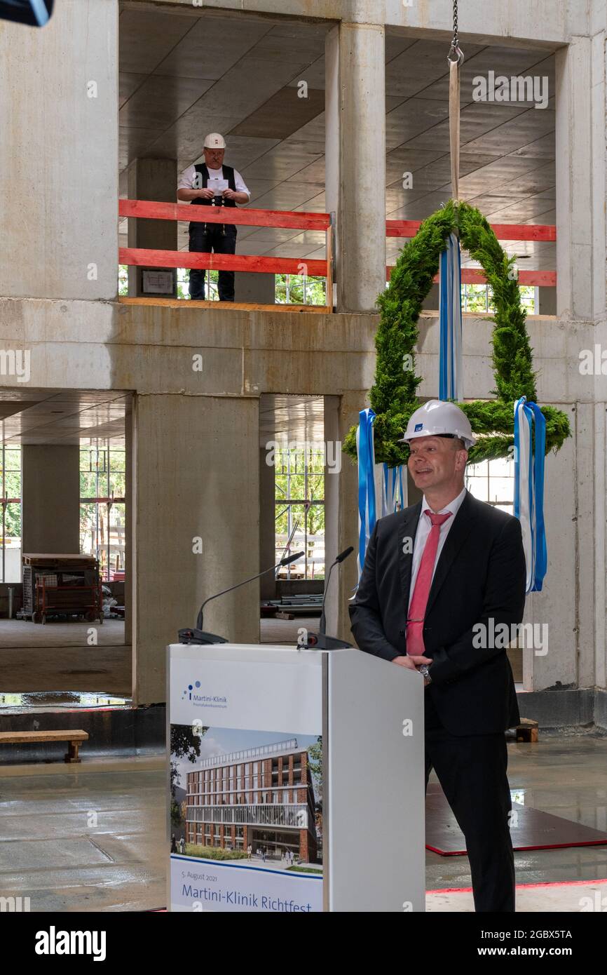 Dr. Detlef Loppow, Geschäftsführer MartiniKlinik beim Richtfest der