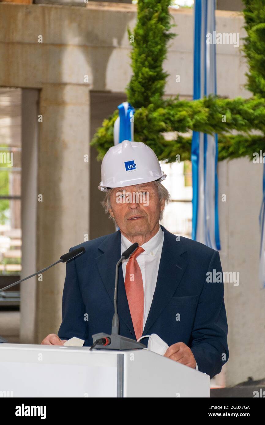 Prof. Hartwig Huland, Gründer der MartiniKlinik beim Richtfest der