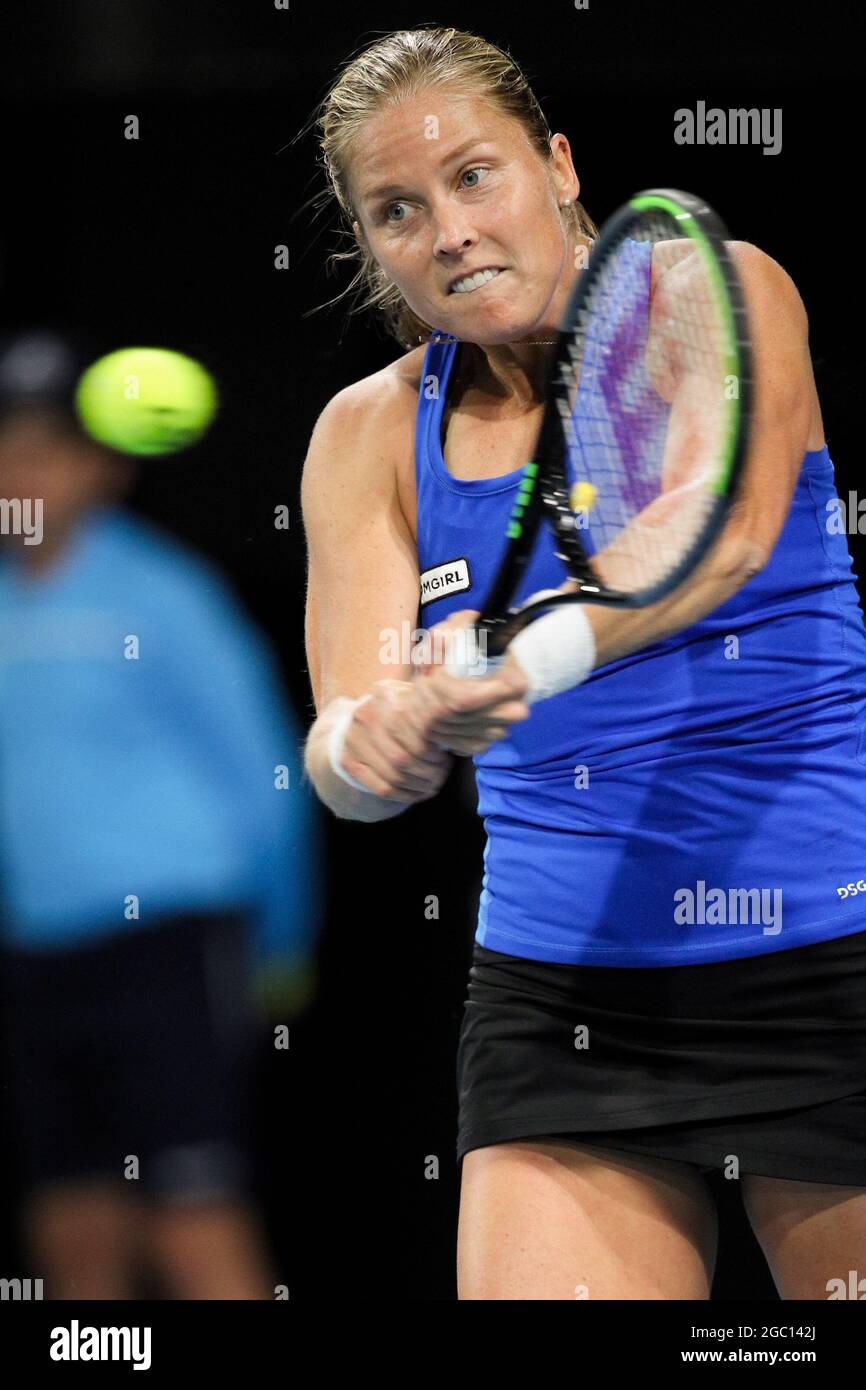 ADELAIDA, AUSTRALIA - 23 DE FEBRERO: Shelby Rogers de Estados Unidos golpea a Johanna Konta de Gran Bretaña durante su partido de solteros el segundo día del torneo de tenis Adelaide International en Memorial Drive el 23 de febrero de 2021 en Adelaida, Australia. (Foto de Peter Mundy/Speed Media/Icon Sportswire) Crédito: Peter Mundy/Speed Media/Alamy Live News Foto de stock