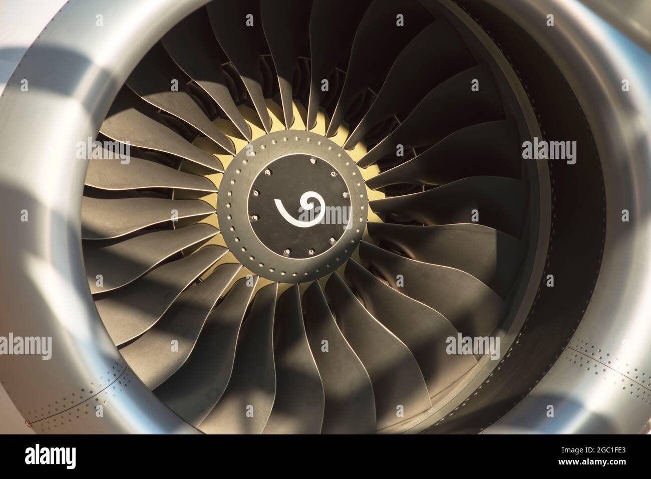 Primer plano del turbo jet del ventilador del motor de la turbina de la aeronave civil Foto de stock