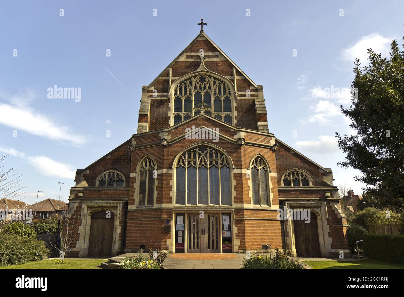 LONDRES, REINO UNIDO - Apr 08, 2016: La Iglesia de Todos los Santos en East Finchley, Londres. Foto de stock