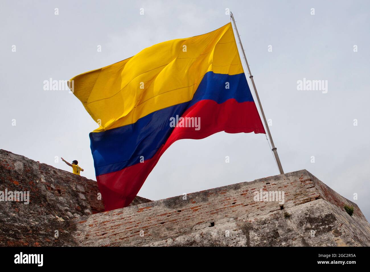 Bandera colombiana en el Castillo de San Felipe de Barajas, Cartagena, Colombia. Foto de stock