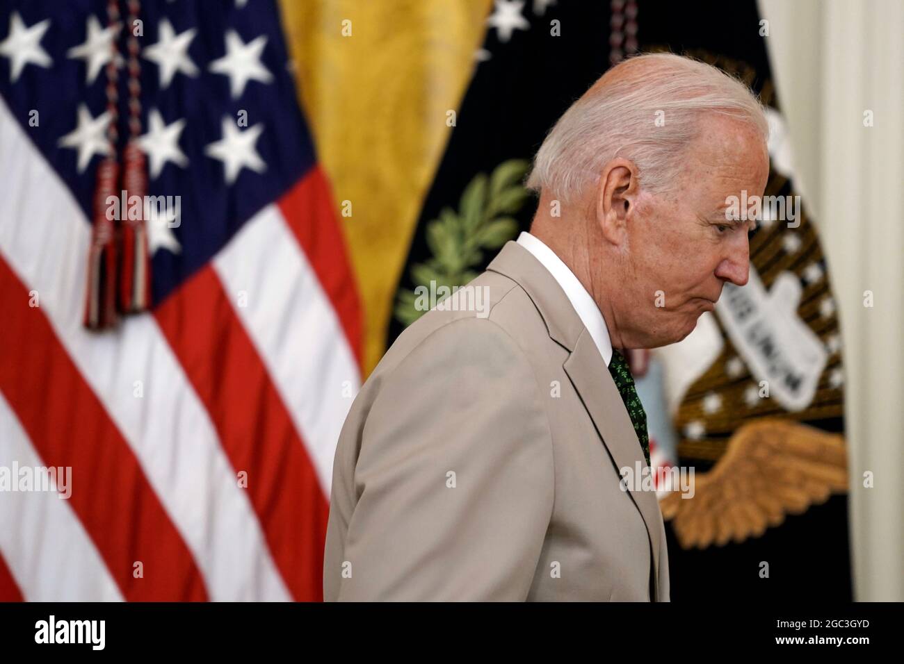 Washington DC, EE.UU. 06th de agosto de 2021. El Presidente de los Estados  Unidos, Joe Biden, parte después de hacer comentarios sobre el informe de  empleo de julio en la Sala Este