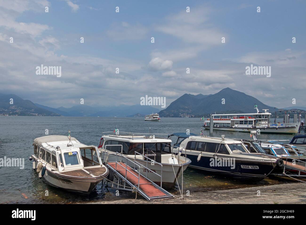 puerto, Stresa, Lago Maggiore, Piamonte, Italia Foto de stock