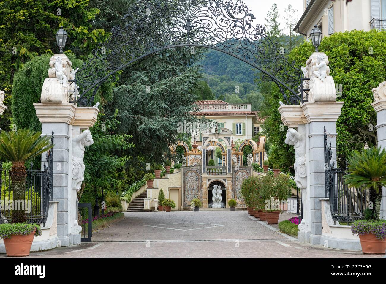 Gateway, Grand Hotel des Iles Borromees, Stresa, Lake Maggiore, Piedmont, Italia Foto de stock