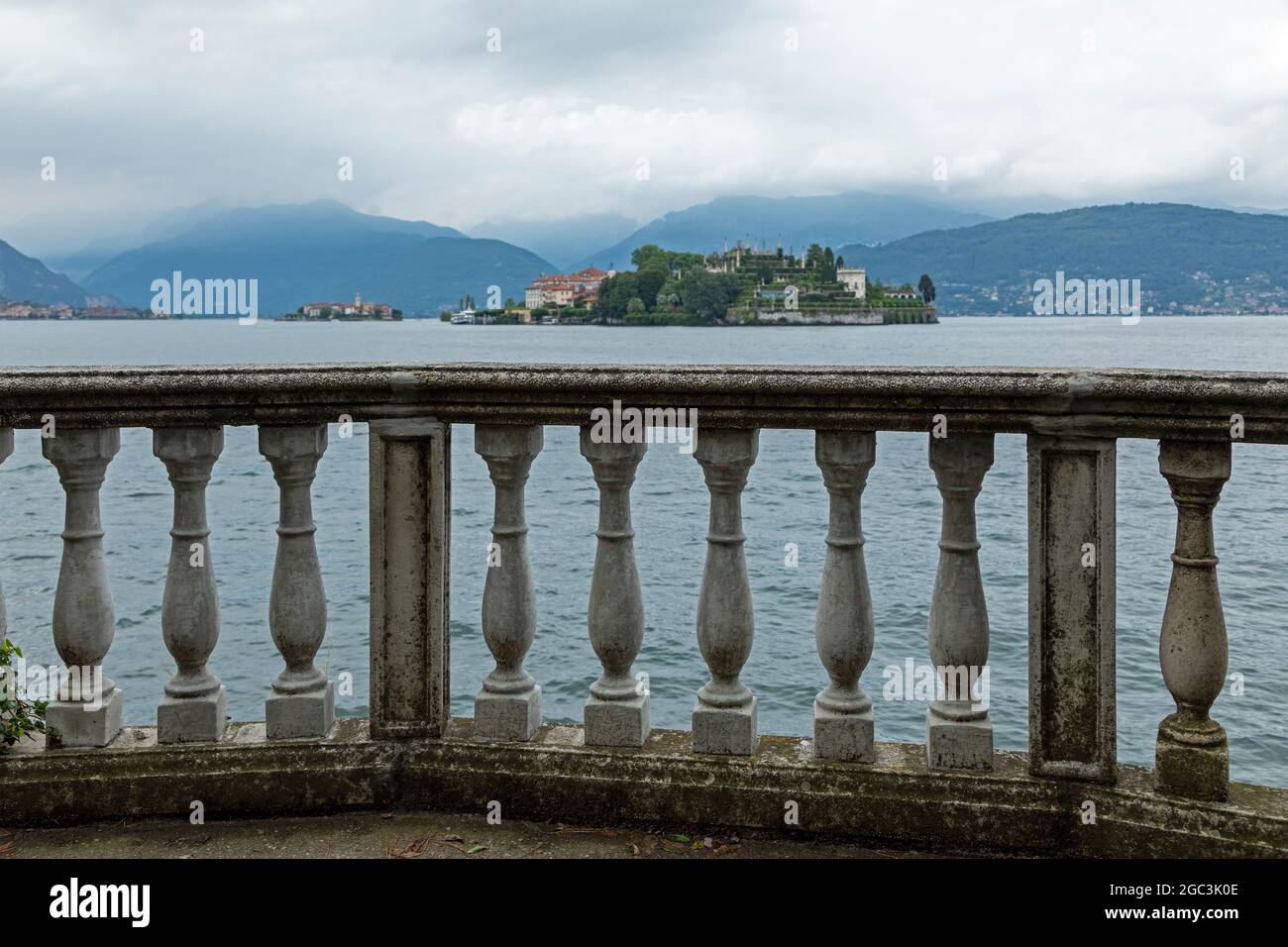 Frente al lago, Isola Bella, Stresa, Lago Maggiore, Piamonte, Italia Foto de stock