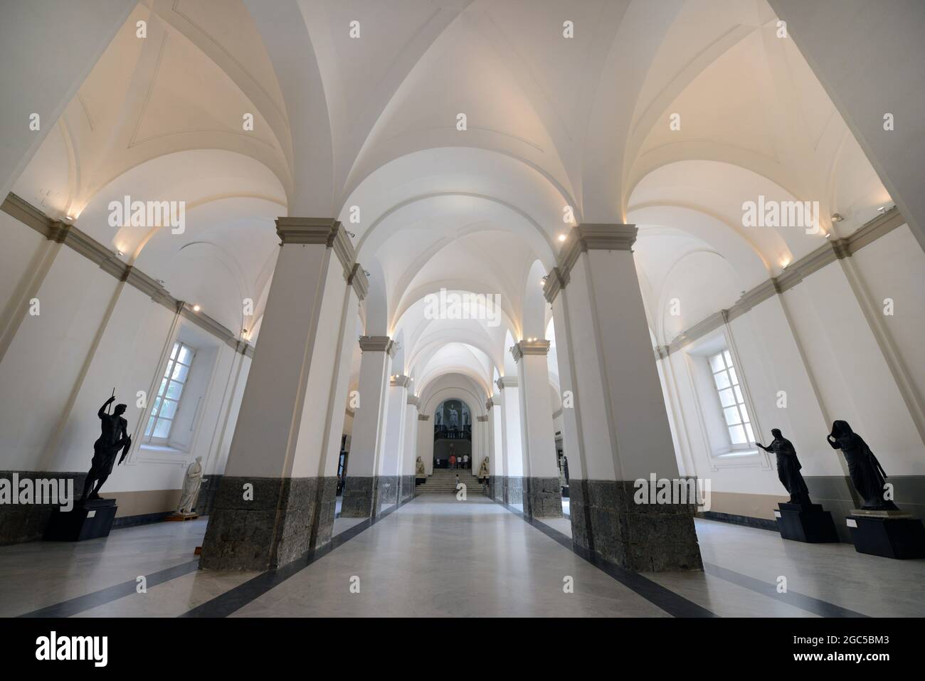 El interior del Museo Arqueológico Nacional de Nápoles, Italia. Foto de stock