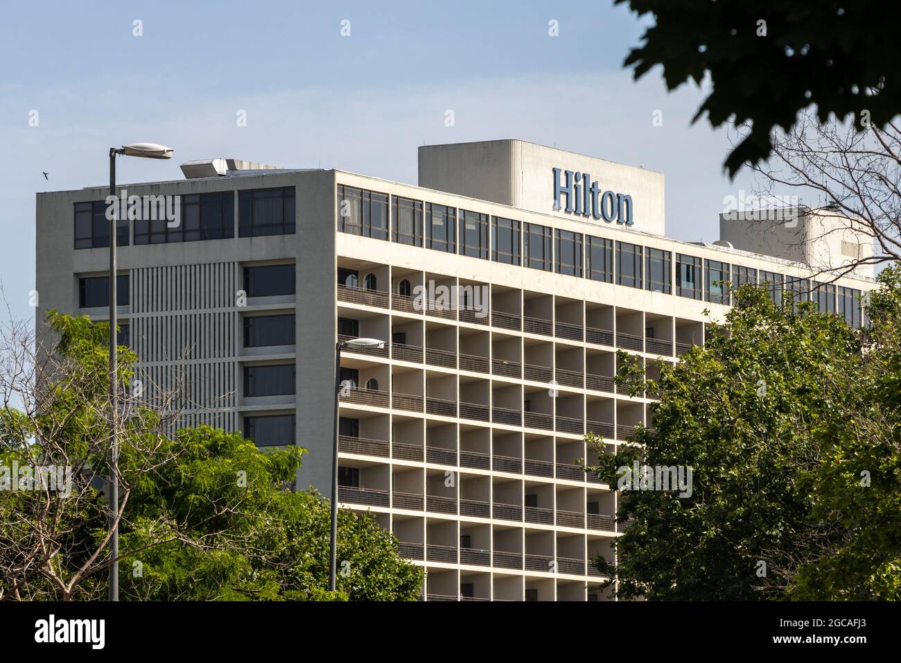 Harbiye, Sisli, Estambul - Turquía - Junio 26 2021: Vista exterior del hotel Hilton Istanbul Bosphorus Foto de stock