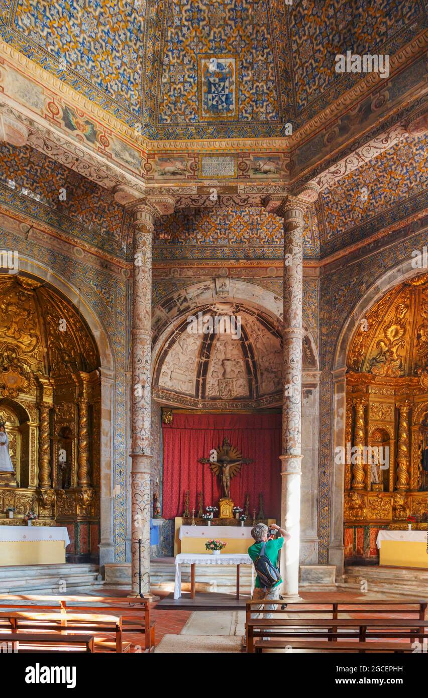 Elvas, distrito de Portalegre, Portugal. Capilla octogonal y cúpula de la Igreja das Dominicas o Iglesia de los Dominicos. La iglesia fue fundada en Th Foto de stock