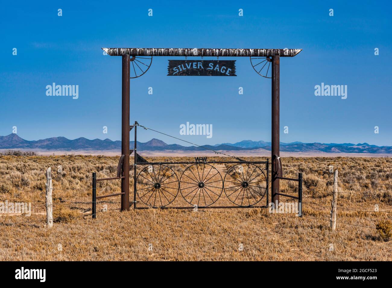 Ranch gate, Old Spanish Trail, Escalante Desert, Great Basin Desert, cerca de Cedar City, Utah, Estados Unidos Foto de stock