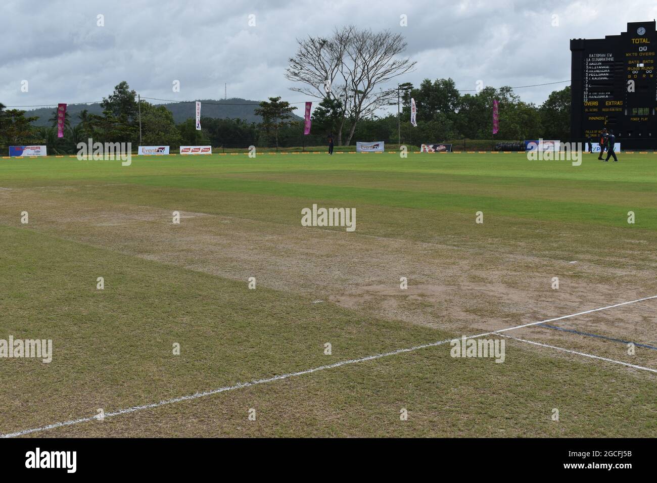 El pintoresco recinto de críquet de la Ordenanza del Ejército. Dombagoda. Sri Lanka. Foto de stock