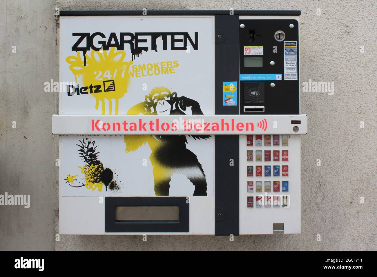 Máquina de tabaco en Alemania Fotografía de stock - Alamy