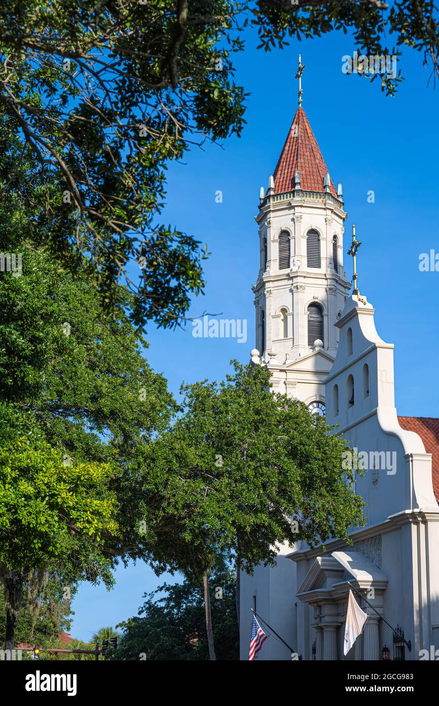 Catedral Basílica de San Agustín, un monumento histórico nacional de los Estados Unidos en el distrito histórico de St. Augustine, Florida. (EE. UU.) Foto de stock