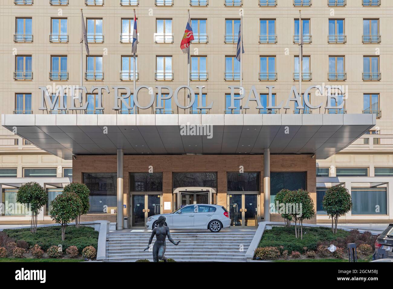 Belgrado, Serbia - 14 de febrero de 2021: Edificio histórico del Metropol Palace Hotel en Belgrado, Serbia. Foto de stock