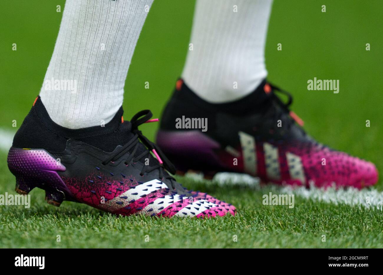 White Hart Lane, Reino Unido. 08th de agosto de 2021. Las botas de fútbol  Adidas Predator de Giovani Lo Celso of Spurs predisputan el torneo 'Mind  series' de antes de la temporada
